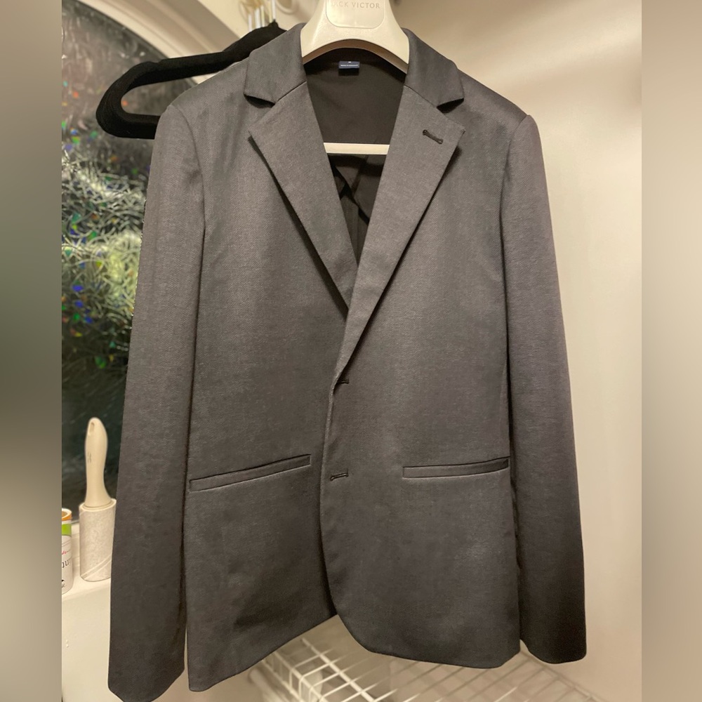 Mizzen + Main Parker Blazer Sportcoat, NWOT, size medium. Charcoal